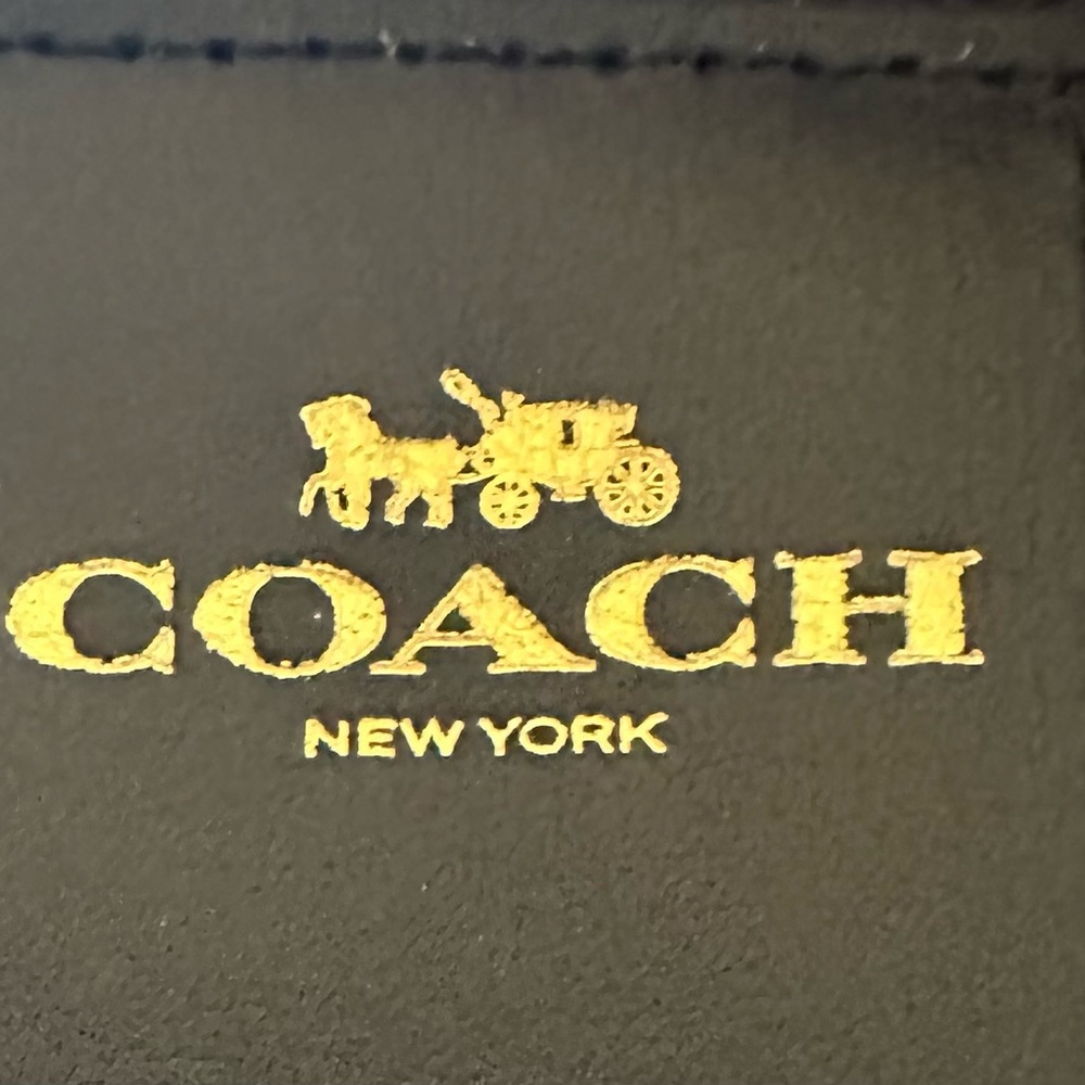 Coach Wristlet! NWT Approximately 5 x‎ 3.5 x 1. Signature canvas. - Picture 9 of 10